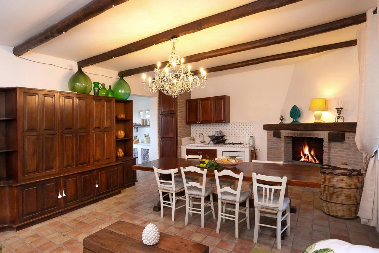 Villa Alcantara Di Charme Graniti ภายนอก รูปภาพ