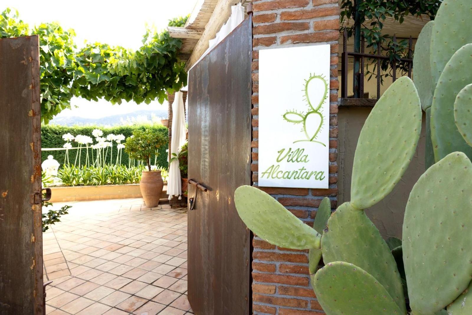 Villa Alcantara Di Charme Graniti ภายนอก รูปภาพ